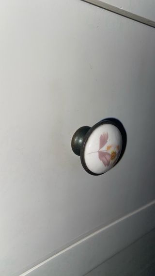 Mesitas de noche y cómoda de madera