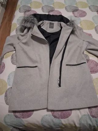 Cazadora mujer gris con capucha de pelo Primark