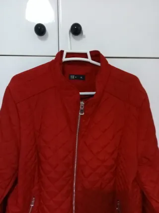 Parka acolchada roja