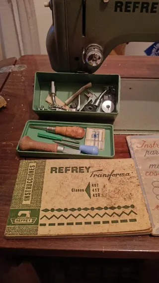 Máquina de coser Refrey Transforma modelo 427