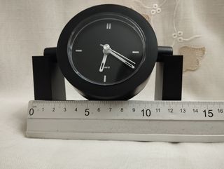 Reloj de sobremesa moderno