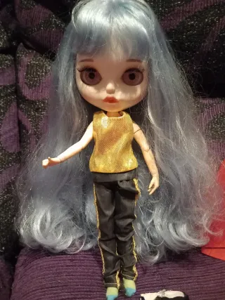Muñeca estilo Blythe con ropa