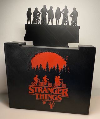 Expositor Stranger Things Kinder Joy con nombres