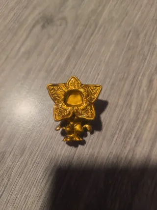 Figura Kinder Joy Stranger Things Dorada