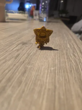 Figura Kinder Joy Stranger Things Dorada