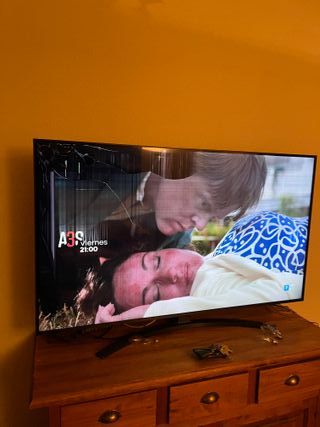 TV LG 55 con golpe en pantalla