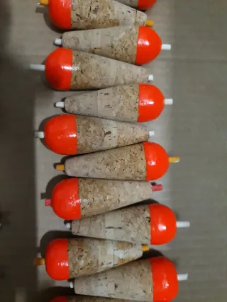 Lote de 68 boyas de pesca de corcho