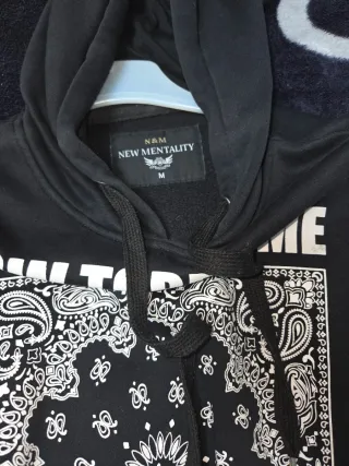 Sudadera Negra con Diseño How To Become