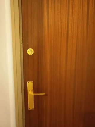 Se alquila habitación solo dama