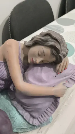 Figura tipo Elisa mujer durmiendo. F. Fernández