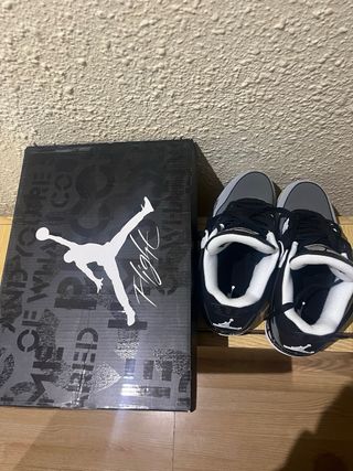 Zapatillas Jordan Negras y Grises