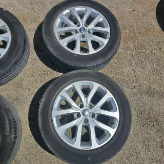 4 llantas R17 de Renault con neumáticos Micheline