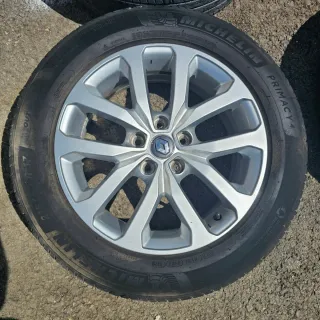 4 llantas R17 de Renault con neumáticos Micheline