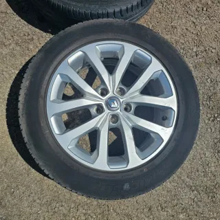 4 llantas R17 de Renault con neumáticos Micheline