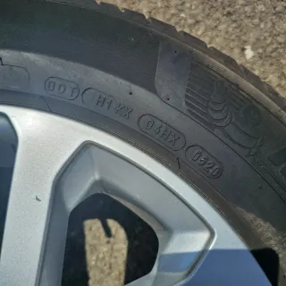 4 llantas R17 de Renault con neumáticos Micheline