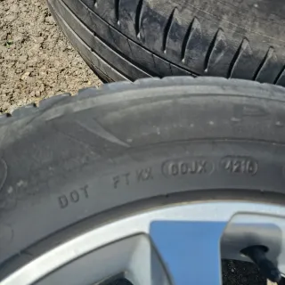 4 llantas R17 de Renault con neumáticos Micheline