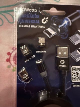 Auriculares Bluetooth Wotto y Cargador Universal