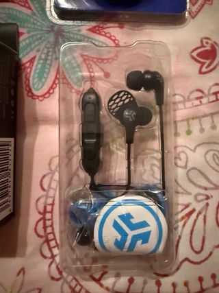 Auriculares Bluetooth Wotto y Cargador Universal