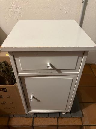 Mesita auxiliar blanca