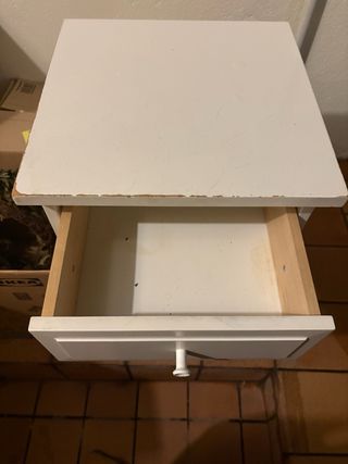 Mesita auxiliar blanca