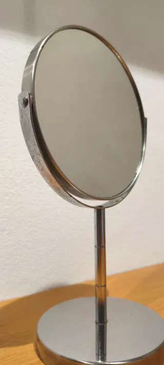 Espejo de sobremesa plateado