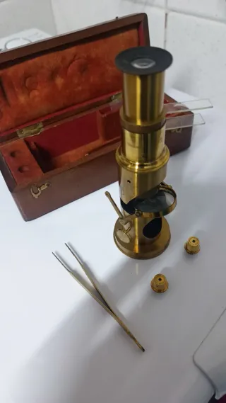 Microscopio Antiguo Latón Siglo XIX