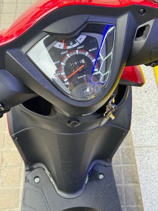 Honda Vision 110 Roja 1900km