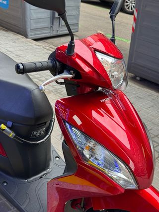 Honda Vision 110 Roja 1900km