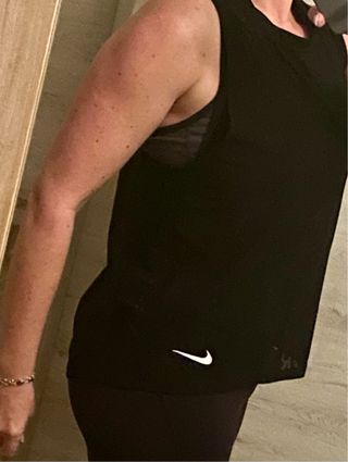 Camiseta deportiva Nike negra