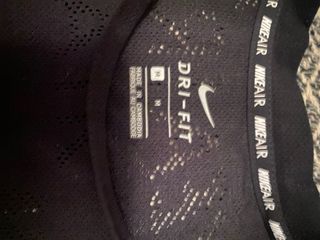 Camiseta deportiva Nike negra