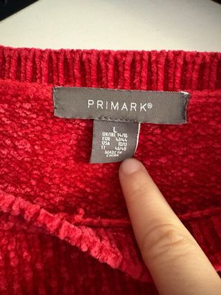 Maglione rosso con volant