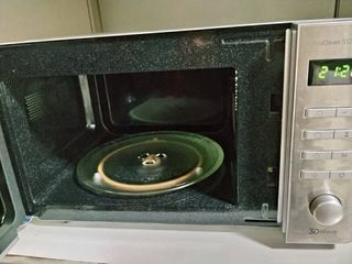 Microondas con grill nuevo en su caja