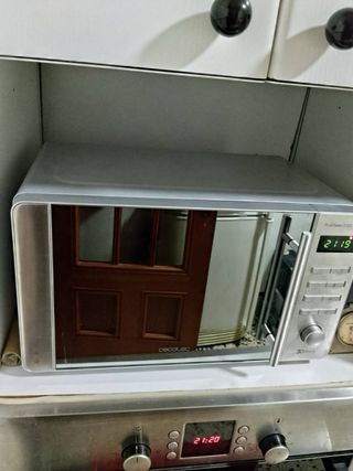 Microondas con grill nuevo en su caja