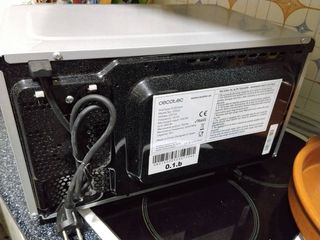 Microondas con grill nuevo en su caja