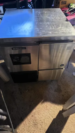 Mesa Refrigerada y Máquina de Hielo