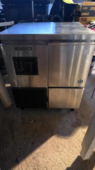 Mesa Refrigerada y Máquina de Hielo