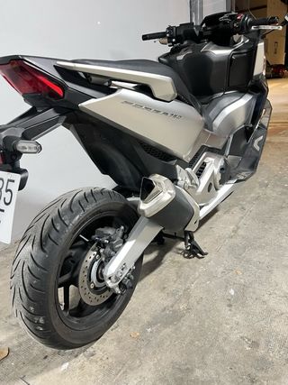 Honda Forza 750 Plata/Negro