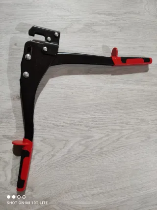 Punzonadora remachadora Bellota