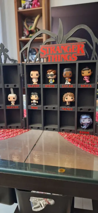 Expositor Kinder Joy Stranger Things