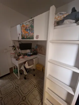 Cama alta infantil con escritorio