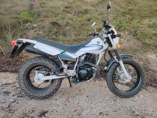 Yamaha TW200 Enduro Moto