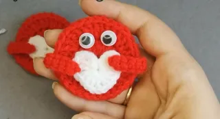 Muñecos corazón lana hechos a mano