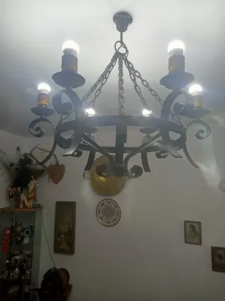 Lámparas de hierro forjado.