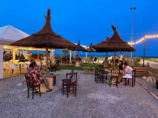 Sombrillas de mimbre y brezo