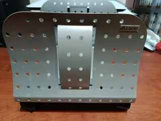 Soporte metálico regulable para ordenador