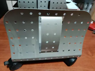 Soporte metálico regulable para ordenador