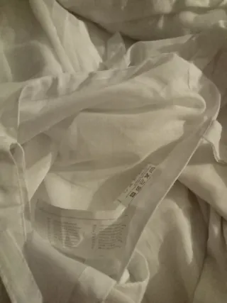 Cortinas blancas de lino,con un pequeño defecto..