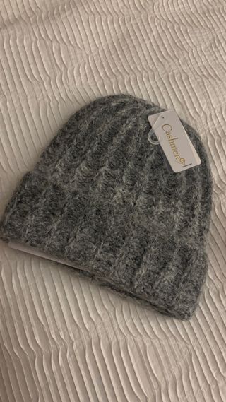 Gorro de cashmere gris nuevo con etiqueta