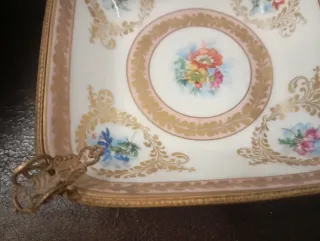 Piatto decorativo in porcellana