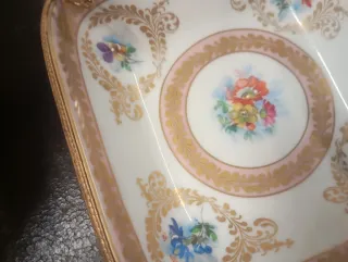 Piatto decorativo in porcellana